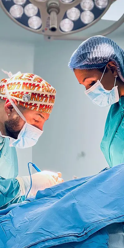 Img-DrCarlosBetancur-Quirófano