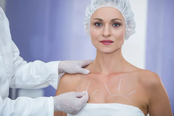 Tomar la decisión de ingresar al quirófano es sumamente importante. Por eso, en este blog del Dr. Carlos Betancur te contamos 4 consejos antes de una cirugía plástica. Teniendo en...